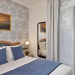 Romantic & Ξενοδοχείο Παρίσι