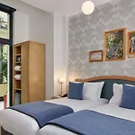 Romantic & 4*