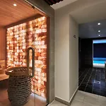 Romantic & 4*