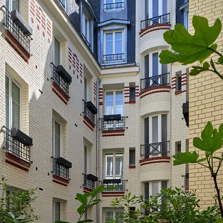 Отель Romantic & 4*