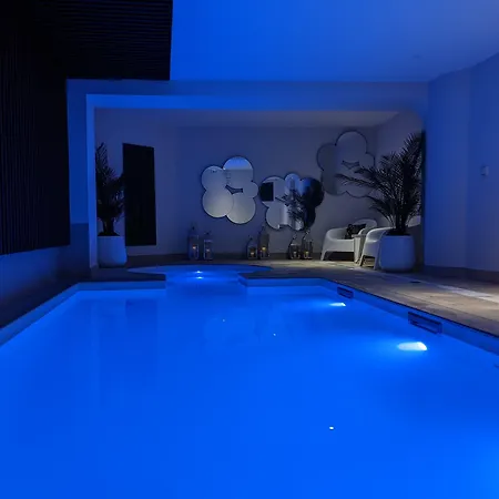 Отель Romantic & 4*